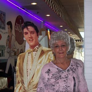 Meet your Posher, Pauline